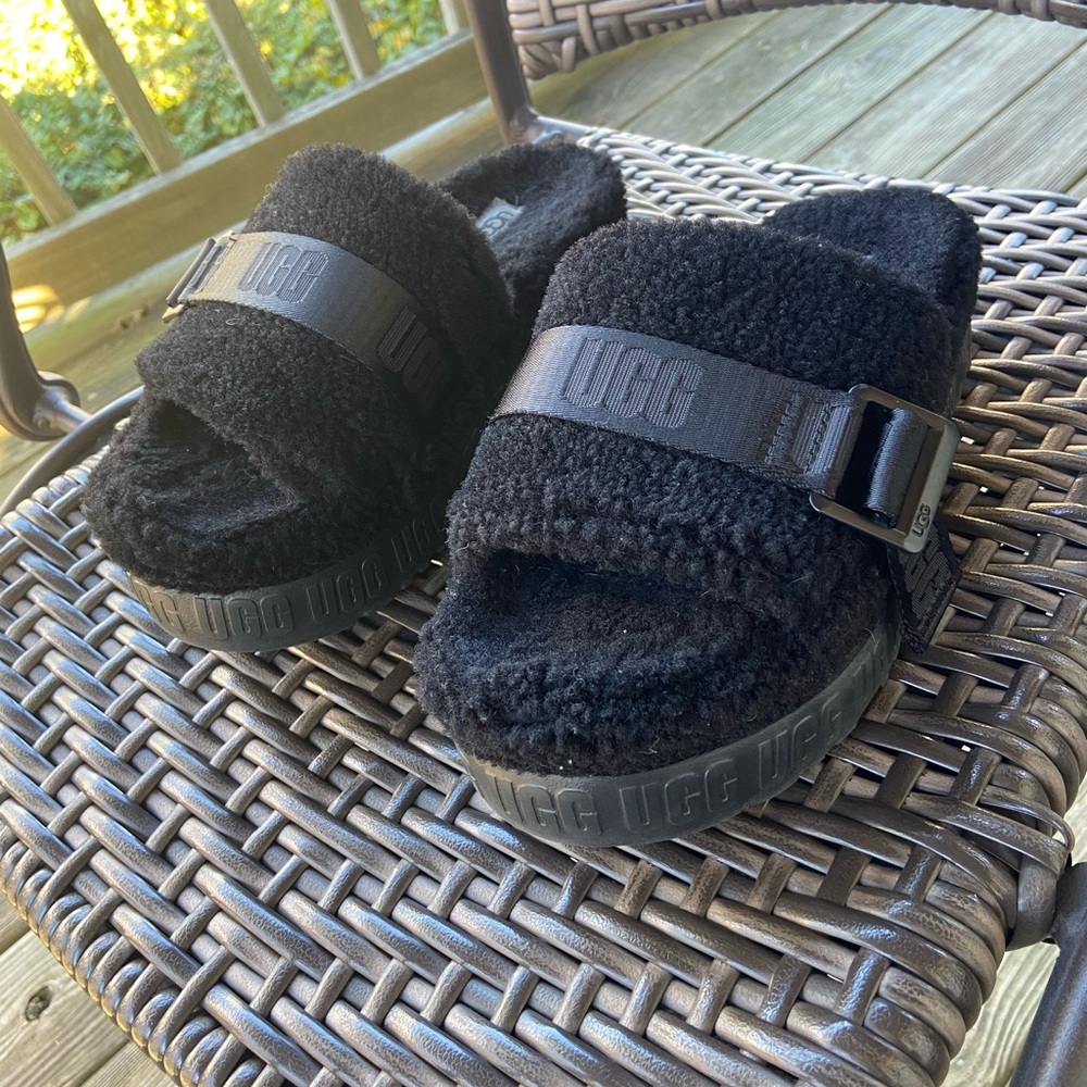 FLUFFITA Ugg’s size 7 black